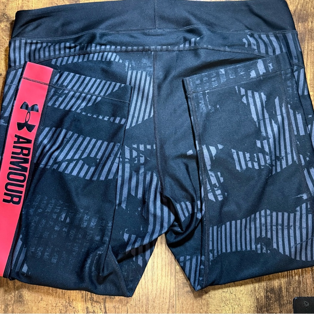Under Armour Cropped Black Leggings, Coral Logo Stripe. Grey pattern, XL, EUC - Picture 4 of 8